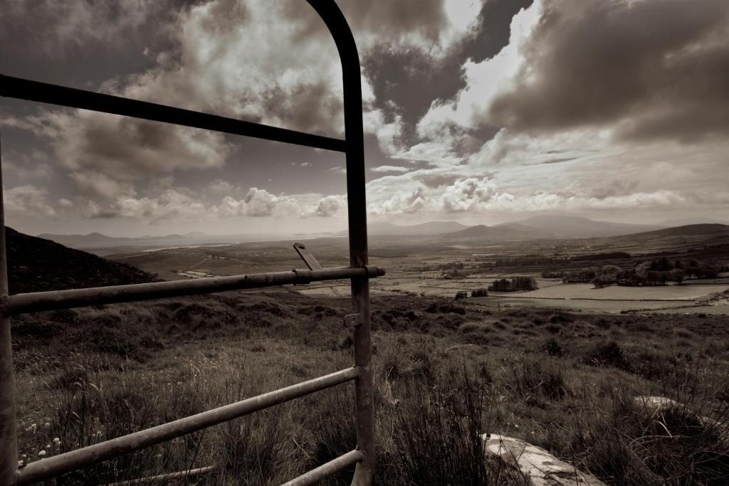 Strand'S End House Rooms Only, No Breakfast Served Cahersiveen Exterior foto